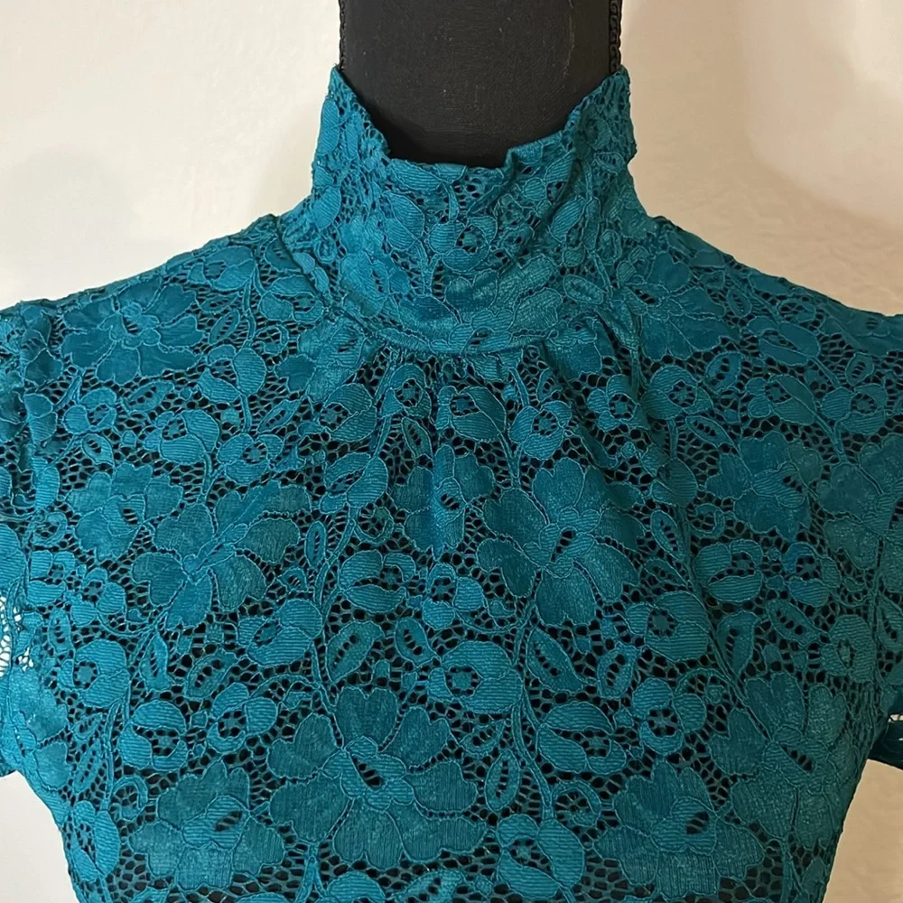 Lace top - Picture 2 of 7